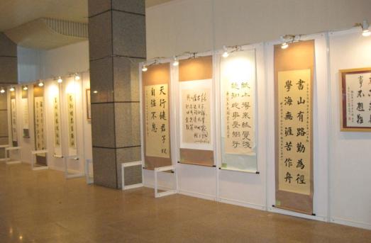 立欣書(shū)畫(huà)展板生產(chǎn)廠家